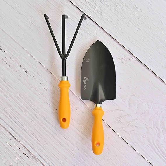 GARDENING TOOLS 2 PCS (CULTIVATOR , TROWEL)